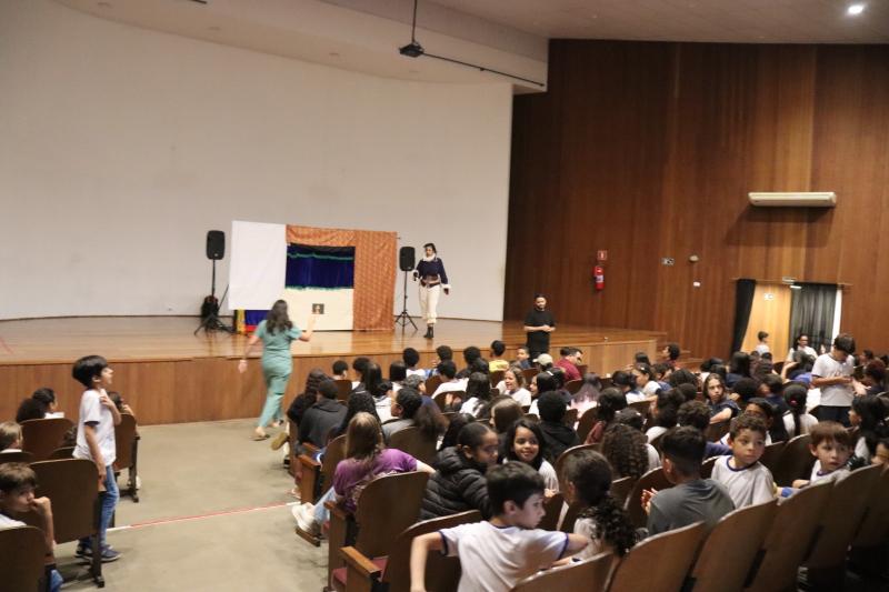 Projeto Ida ao Teatro leva mamulengo a mais de 1.800 estudantes em Presidente Epitácio