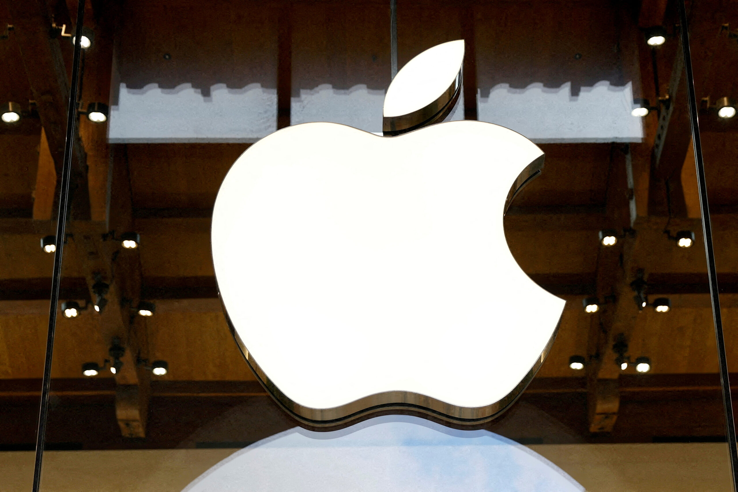 Apple enfrenta ação de £2 bilhões por regras de rastreamento de aplicativos em Londres