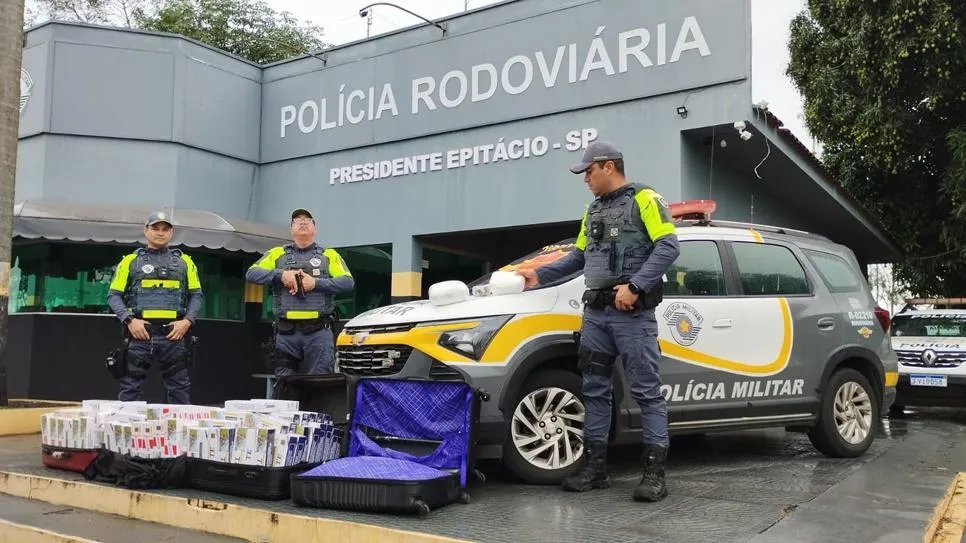 Dois passageiros são presos em ônibus interestadual com cigarros contrabandeados e drogas em Presidente Epitácio