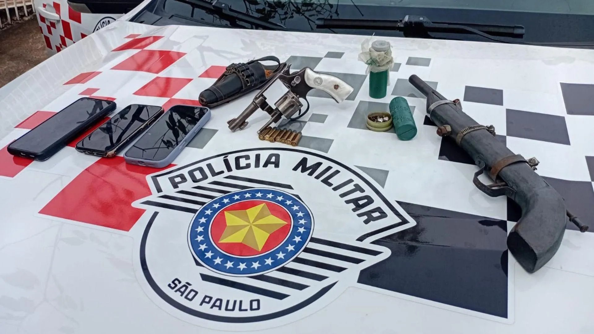 Três homens são detidos com revólver e arma artesanal em Osvaldo Cruz e Salmourão