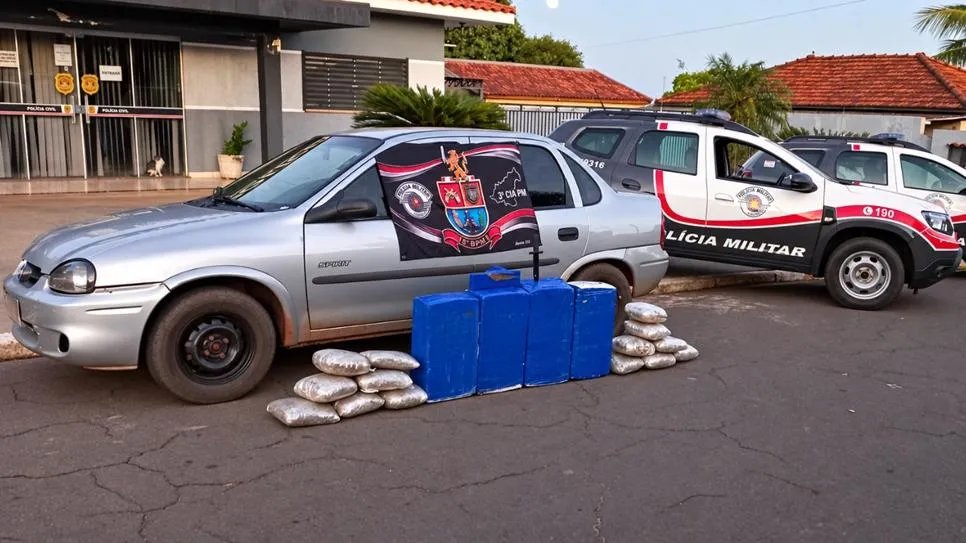 Motorista abandona carro com 112,6 kg de drogas em canavial e foge a pé em Anhumas (SP)