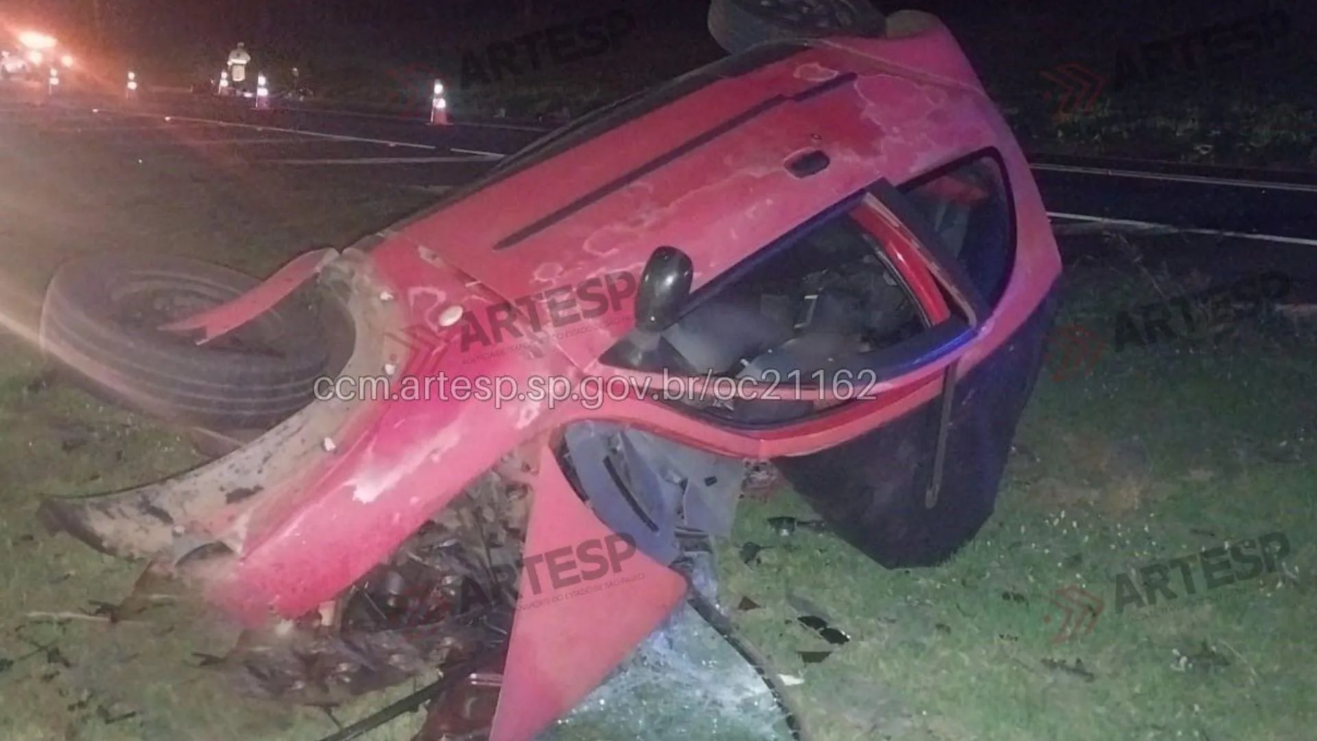 Mulher morre em acidente com dois carros e uma moto na SP-294, em Parapuã