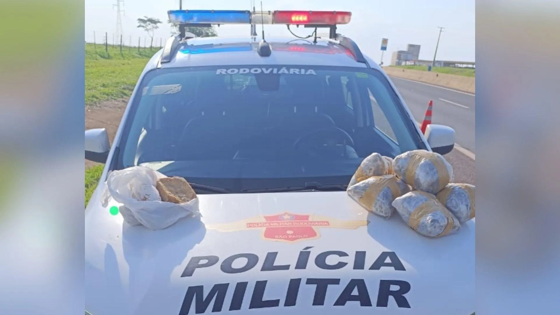 Dupla é presa com mais de 15 kg de drogas após capotamento na Rodovia Raposo Tavares