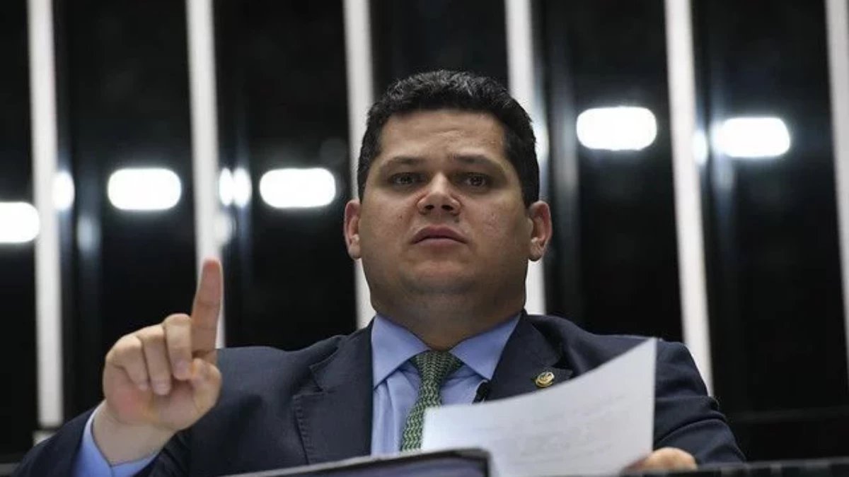 Justiça Federal envia ao STF ação sobre registros de visitas de Vorcaro no Senado
