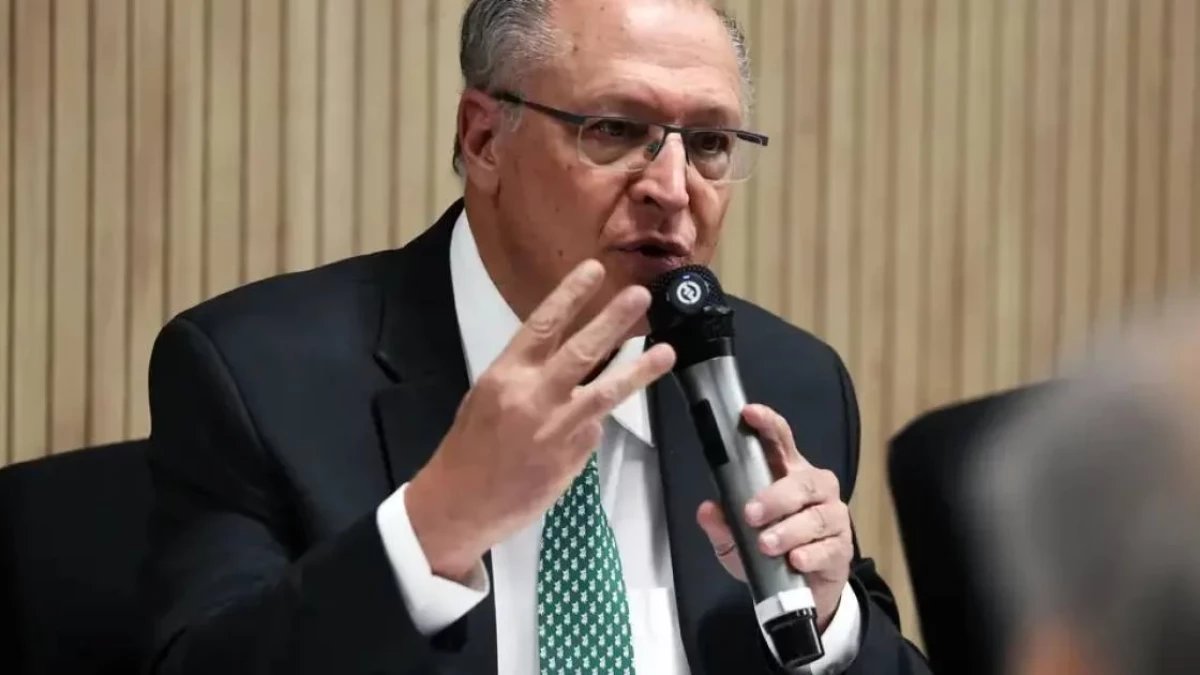 Alckmin pede votos para José Dirceu, a quem chamou de 'chefe de quadrilha' em 2006