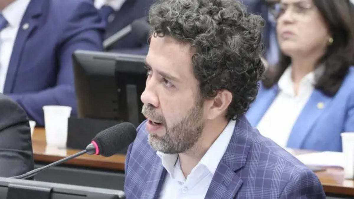 Notícia-crime contra deputado Janones pede ao STF investigação e prisão após fala sobre Mendonça