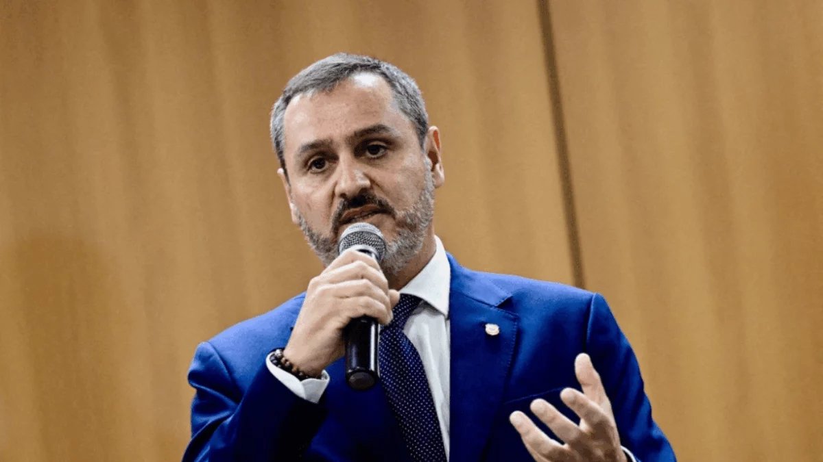 Mendonça afasta diretor-geral da PF e abre investigação sobre relatórios de inteligência