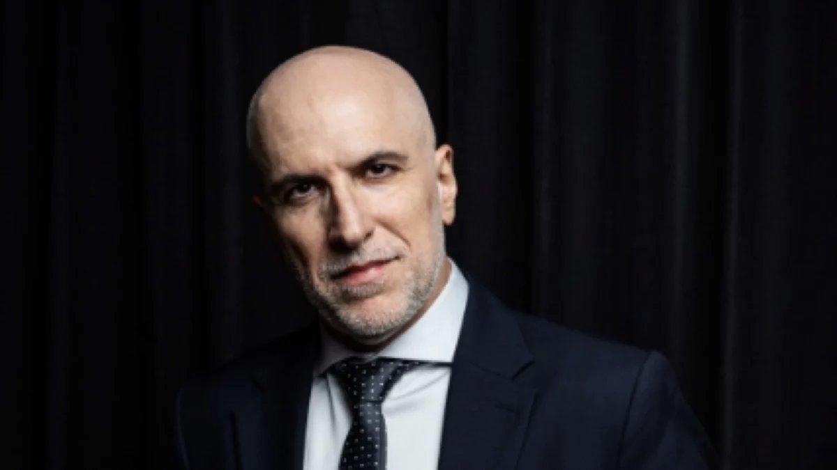 Mendonça determina remoção de posts de Antonio Tabet sobre Flávio Bolsonaro e Aparecida