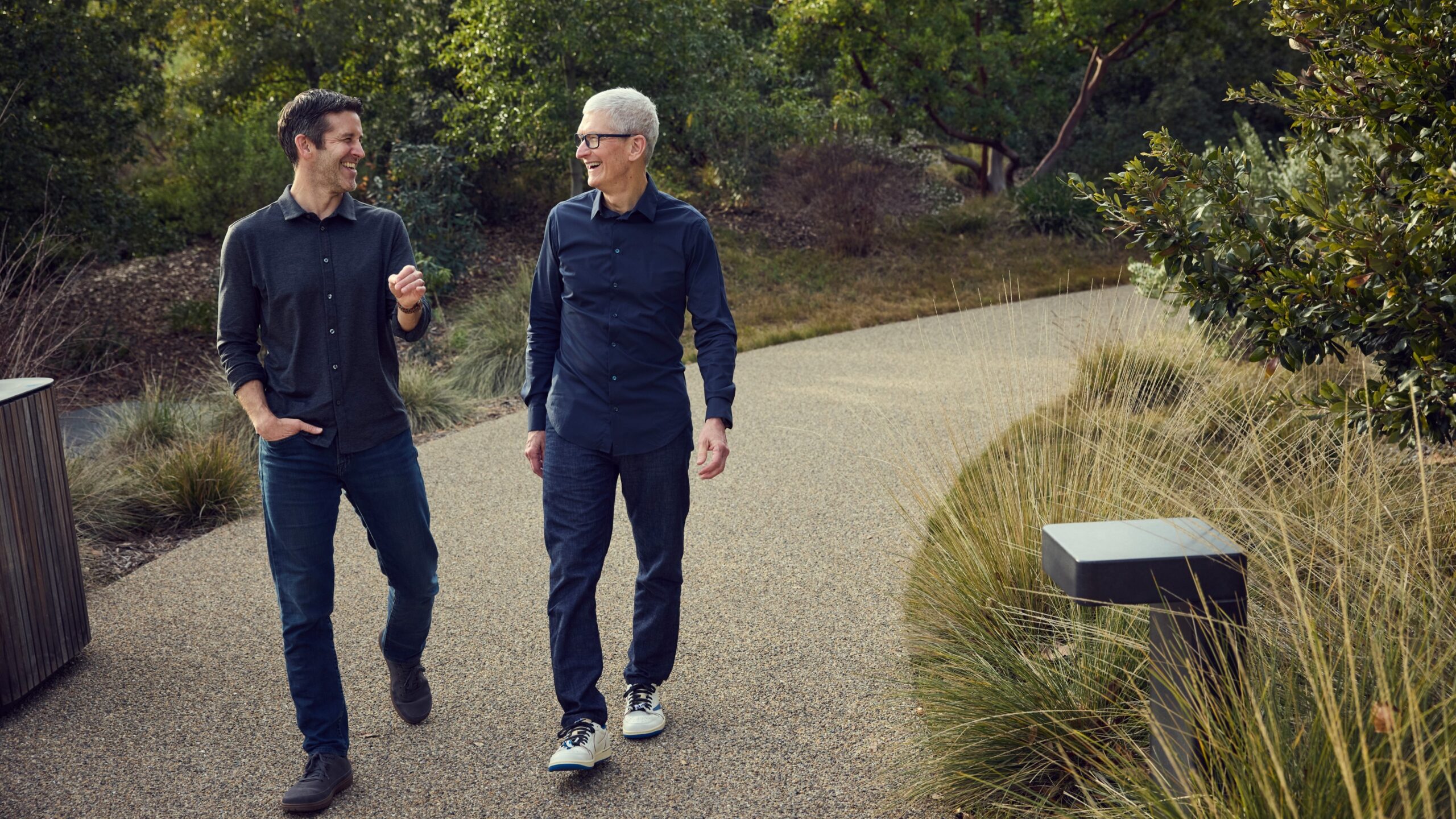John Ternus assume comando da Apple e aposta em IA e novos produtos