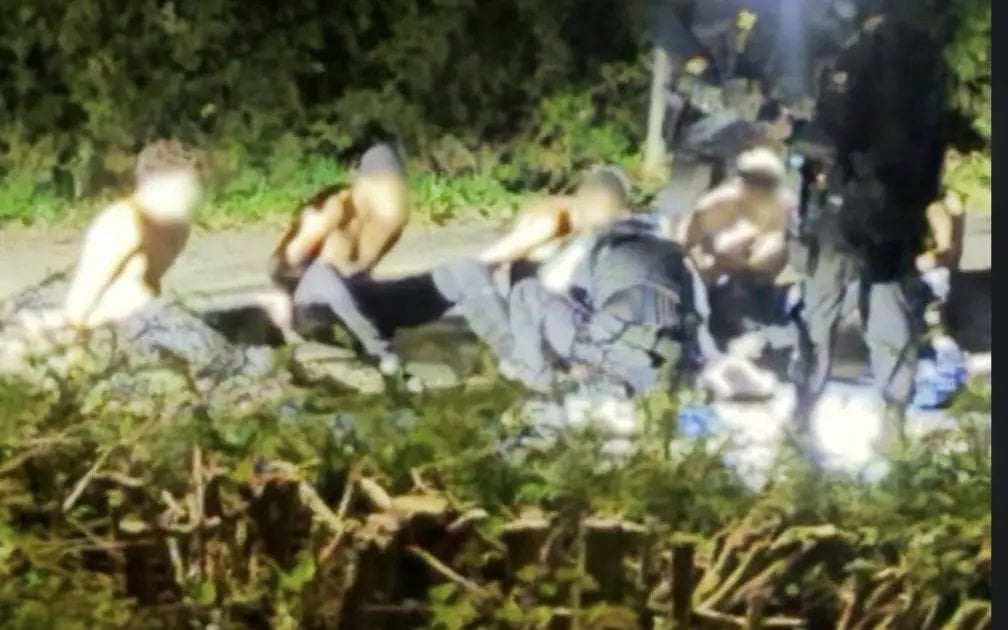 Polícia britânica prende 5 suspeitos de preparar ato terrorista perto de base aérea usada pelos EUA