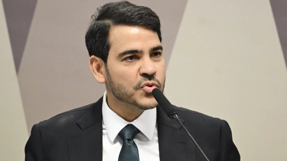 Messias e diretor-geral da PF teriam trocado ofensas no gabinete de Lula, diz UOL