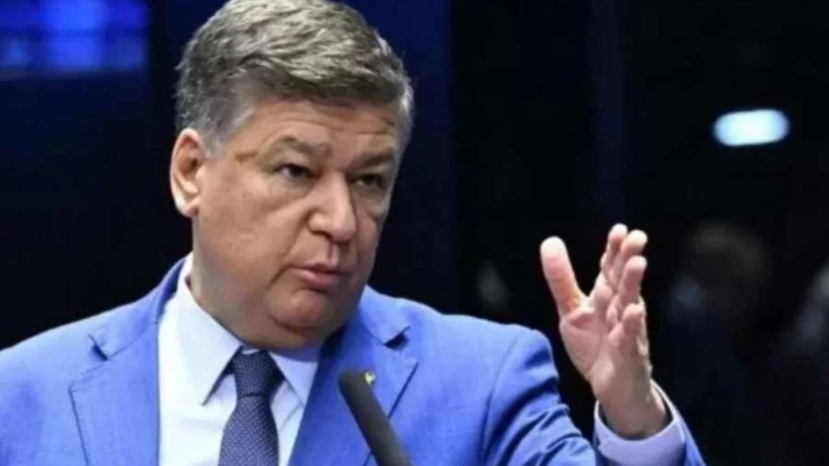 Carlos Viana declara apoio a Flávio Bolsonaro e contraria candidatura de Caiado no PSD