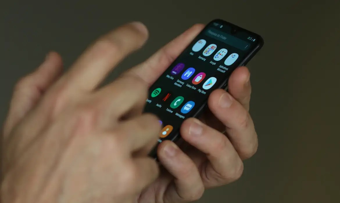 Golpe com nome do Mercado Livre usa aplicativo falso para invadir celulares Android
