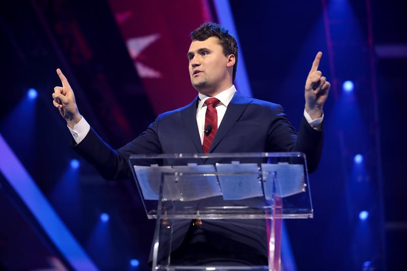 Família de Charlie Kirk acusa universidade de Utah de falhas de segurança
