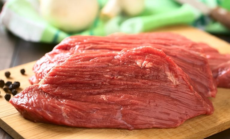 União Europeia suspende importação de carne bovina e de aves do Brasil