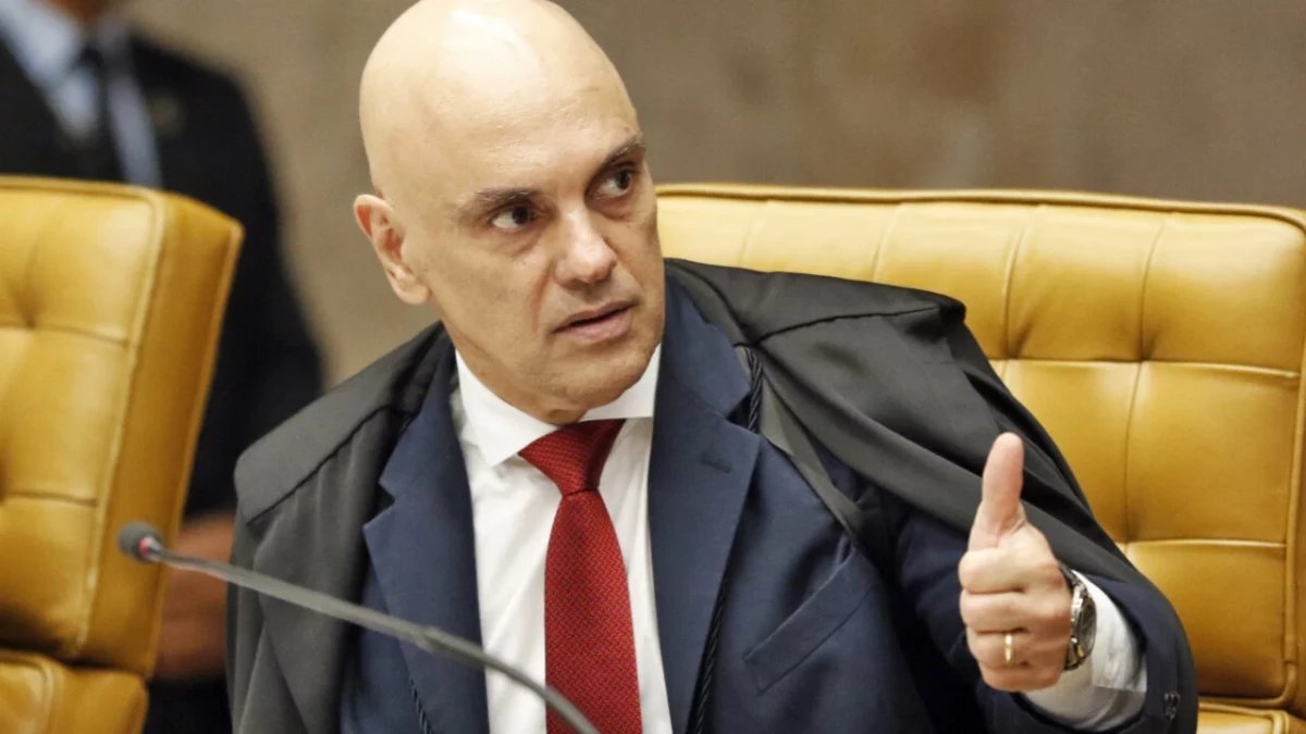 Mensagens da PF mostram Vorcaro priorizando voo reservado para escritório de Moraes