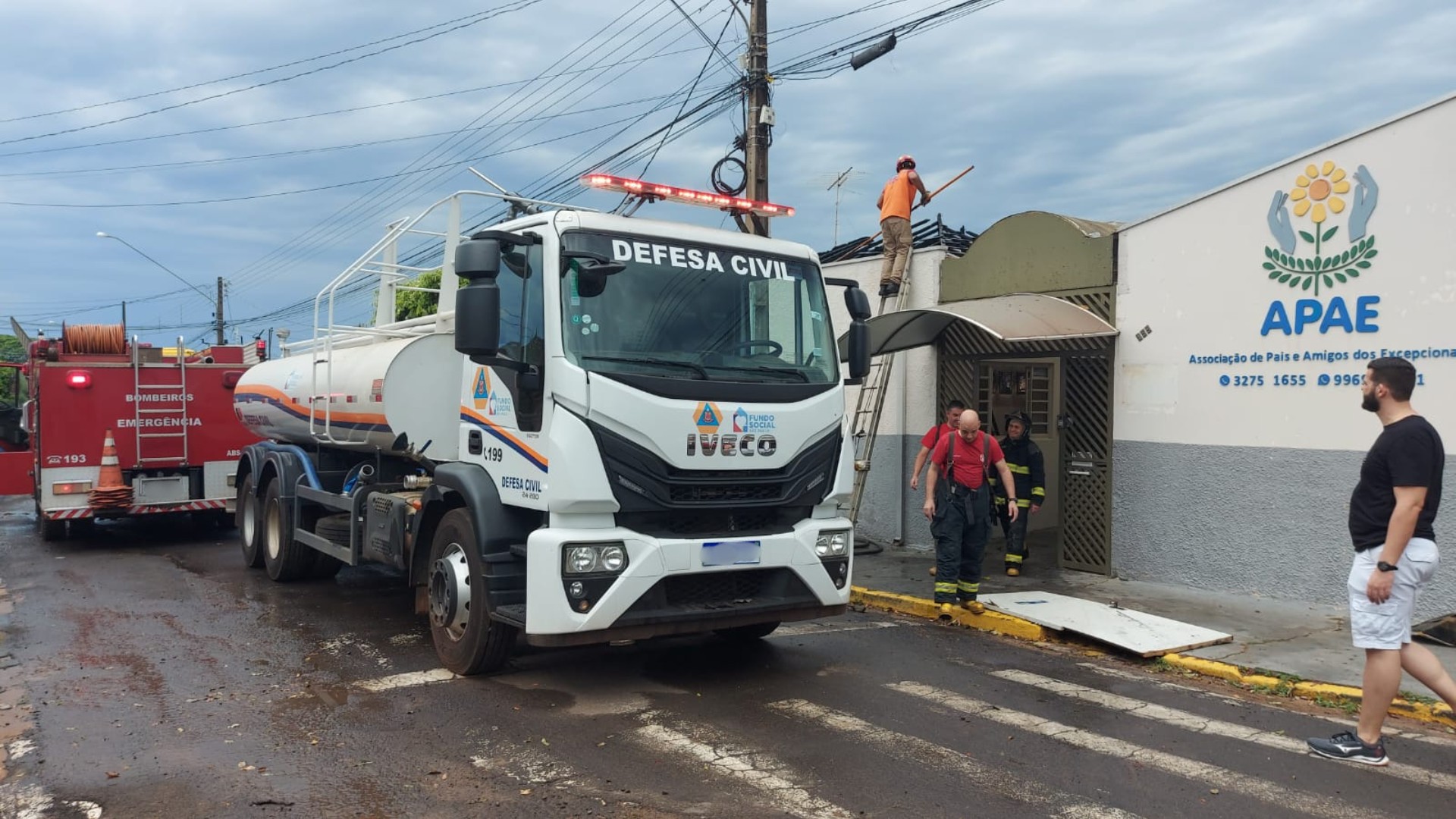 Incêndio de pequenas proporções danifica cinco salas da Apae em Martinópolis (SP)