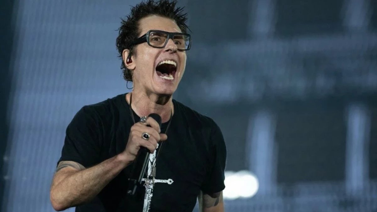 Dinho Ouro Preto dedica ‘Que País É Este’ a Vorcaro e cobra STF em show no Rock in Rio 2026