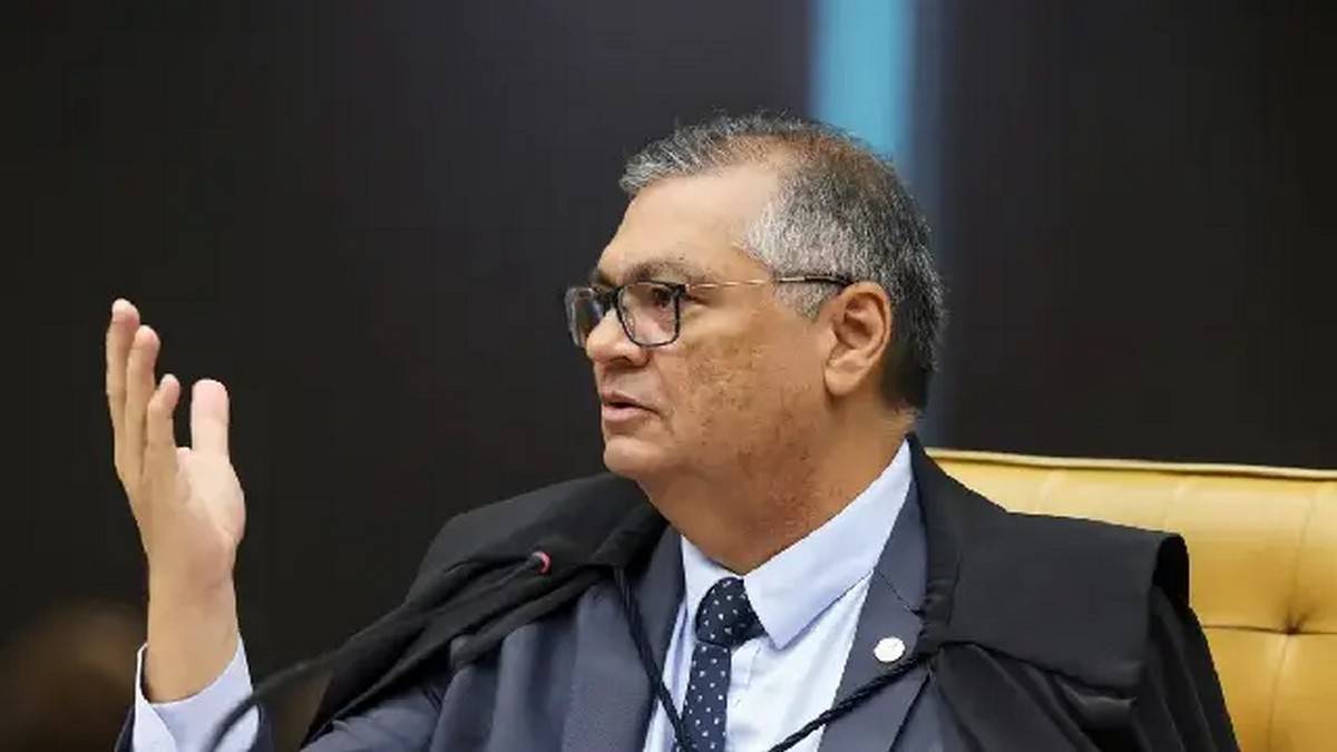 Ministros do TSE veem “interferência indevida” de Flávio Dino em decisão sobre post ligado a Flávio Bolsonaro
