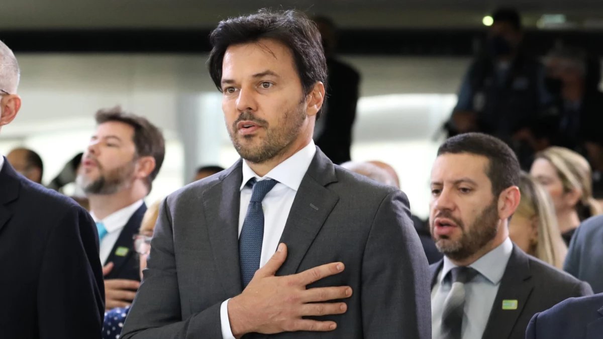 Fábio Faria vai à Justiça contra memes e posts que o ligam a festas de Daniel Vorcaro