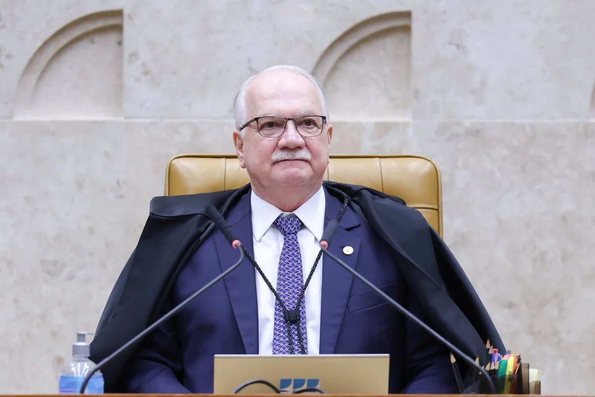 Fachin rejeita julgamento conjunto e marca datas distintas para casos de Moraes e Mendonça