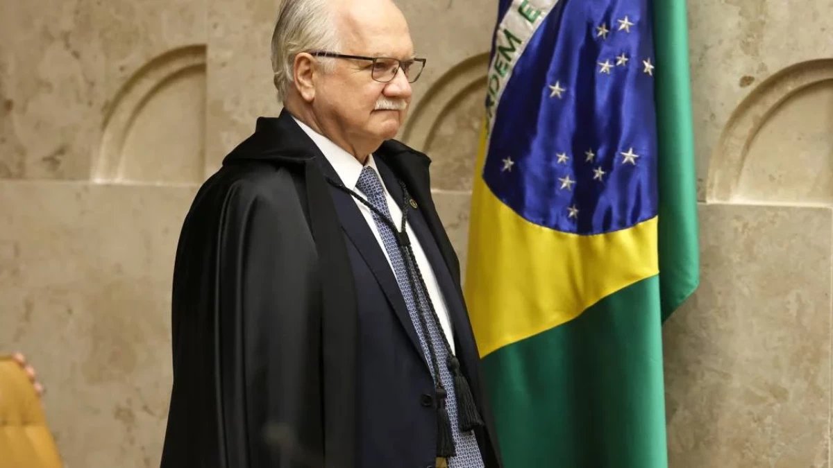 Ministros do STF aconselham Fachin a adiar julgamento sobre André Mendonça