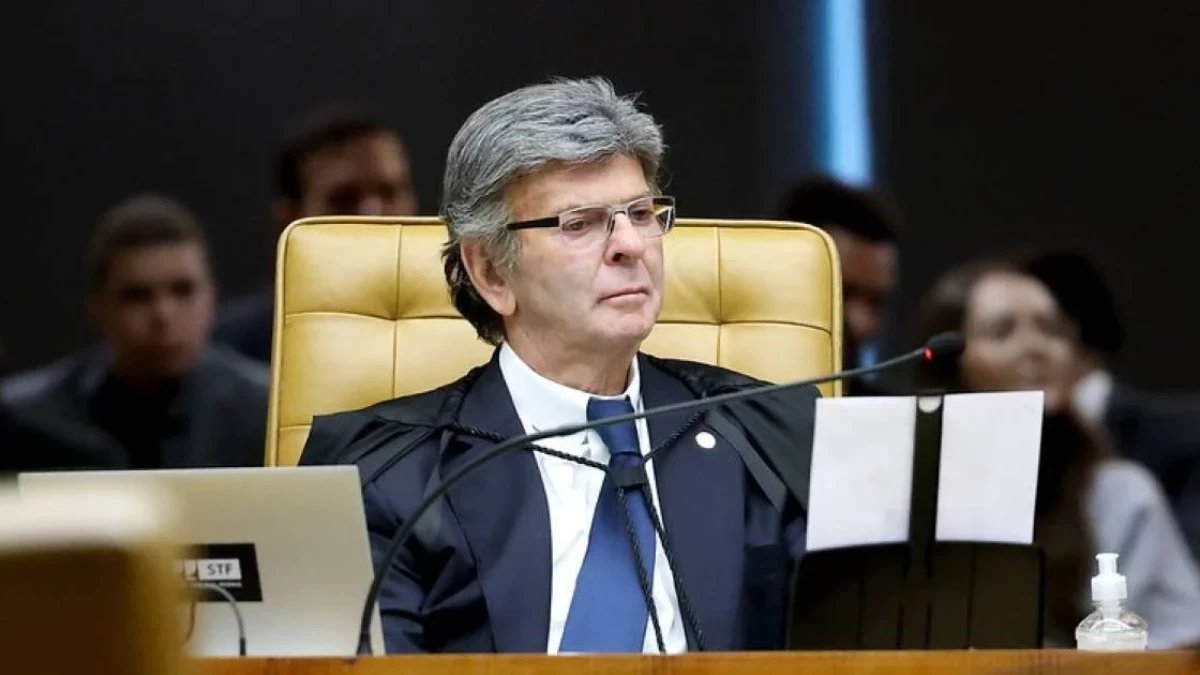 Defesa de Flávio Bolsonaro aciona Fux no STF para anular decisão de Dino sobre publicações ligadas a Nossa Senhora Apare
