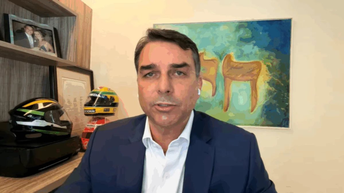 Flávio Bolsonaro diz que Dino ‘sequestrou’ o caso Dark Horse; defesa pediu três vezes a troca de relator