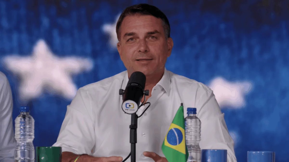 Flávio Bolsonaro pede prisão de coordenador da Secom por fake news sobre Nossa Senhora Aparecida