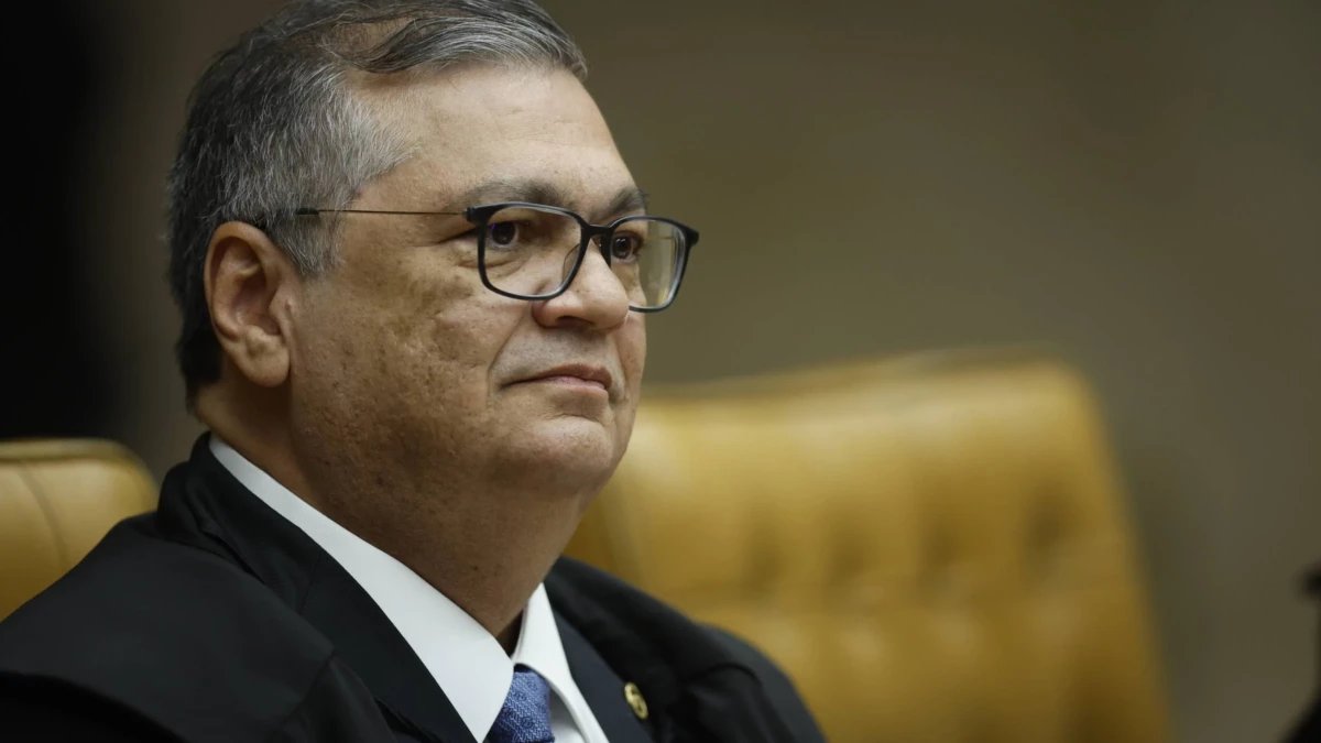 Dino questiona se julgador pode prometer fim de inquérito e faz crítica indireta a Fachin