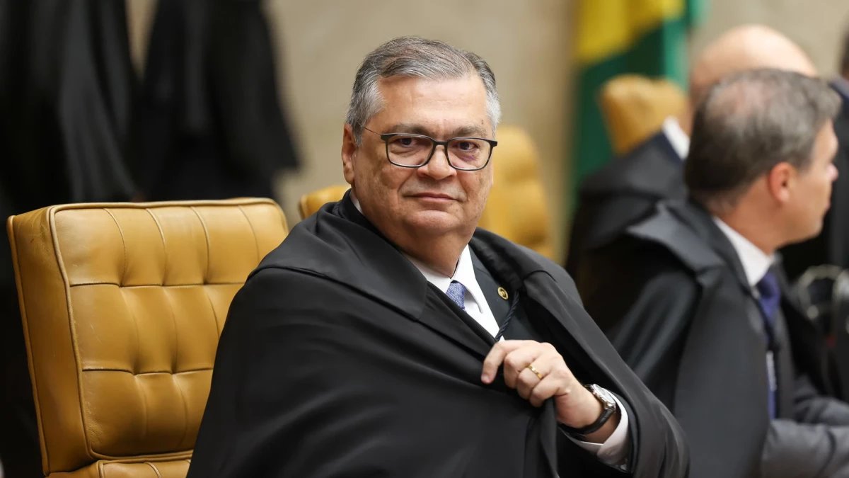 Dino envia a Fachin dossiê com suspeitas sobre Mendonça em caso de cemitérios de São Paulo
