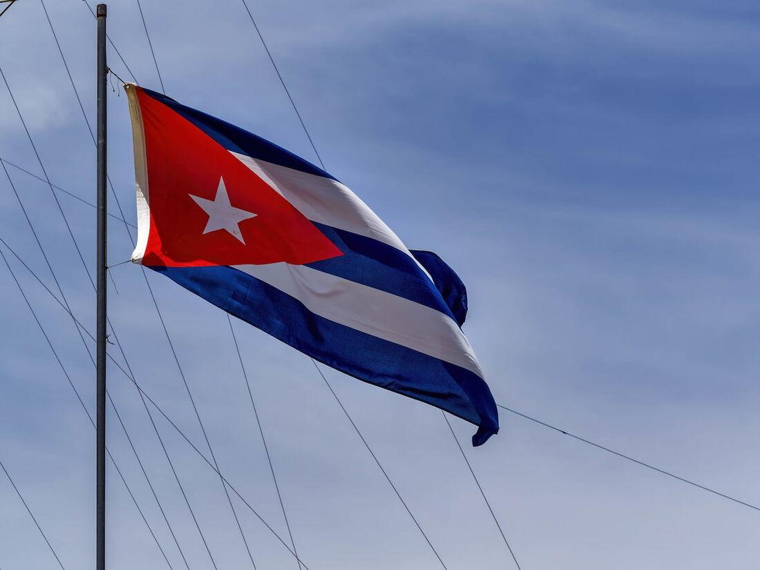 Trump afirma que EUA e Cuba vão fechar acordo e afasta intervenção militar
