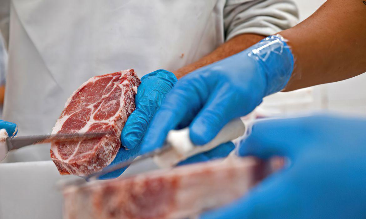 UE suspende importação de produtos de origem animal do Brasil