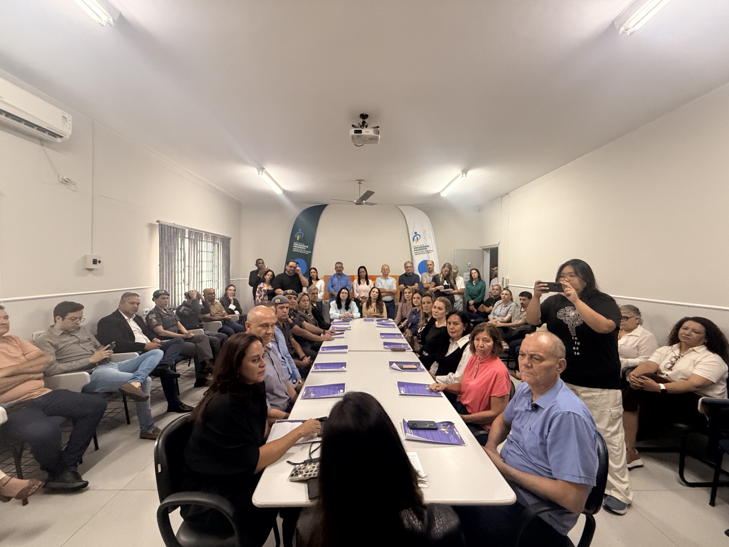 Vereadores acompanham visita da secretária de Estado de Políticas para a Mulher, Adriana Liporoni, em Presidente Prudente