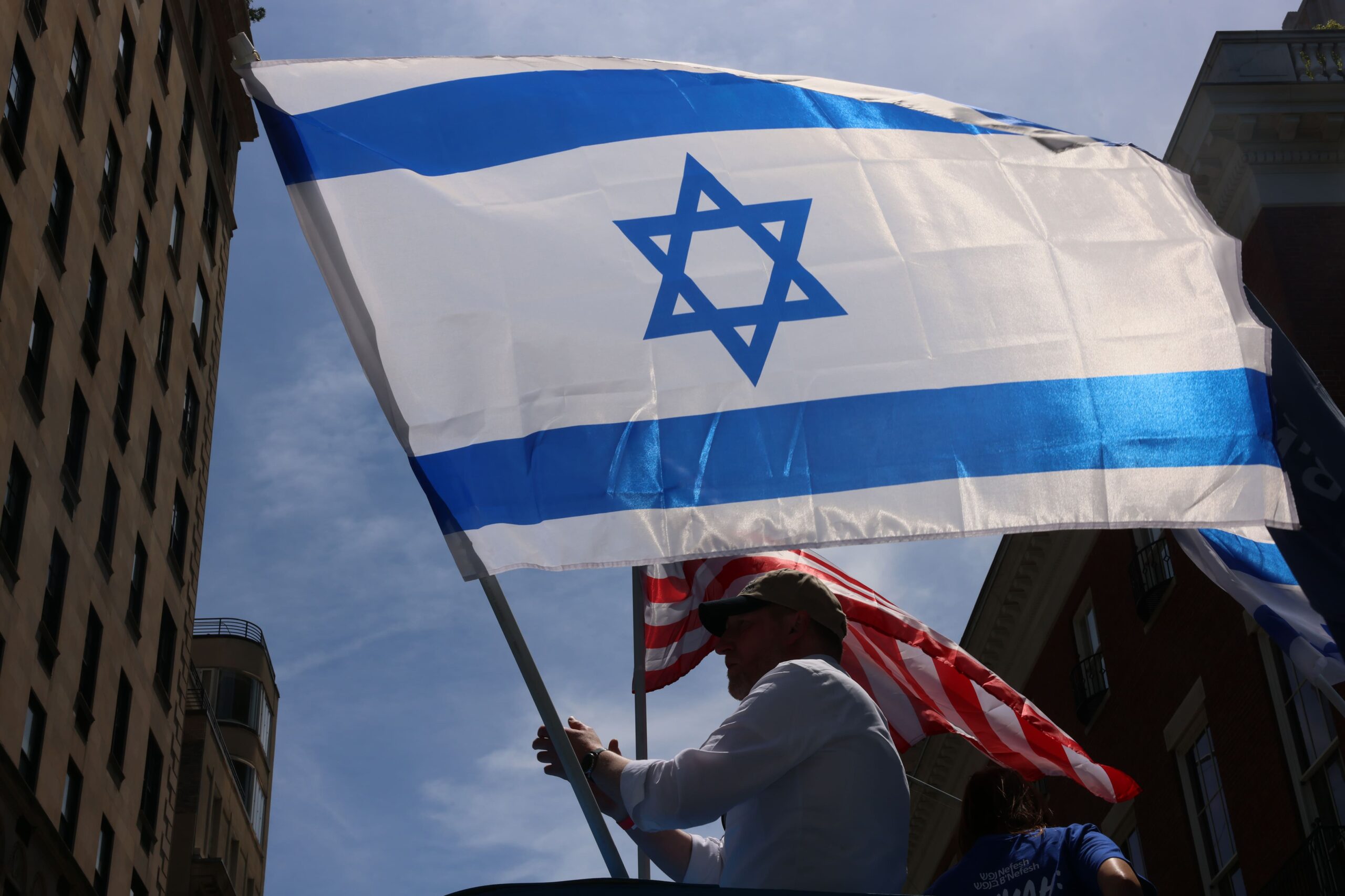 Reino Unido restringe produtos de assentamentos israelenses e Israel anuncia retaliação