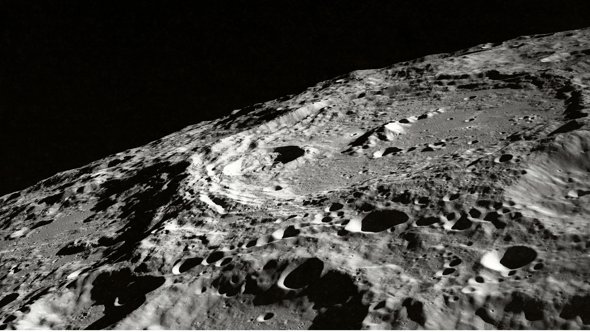 China anuncia programa internacional de constelação de satélites no espaço cislunar