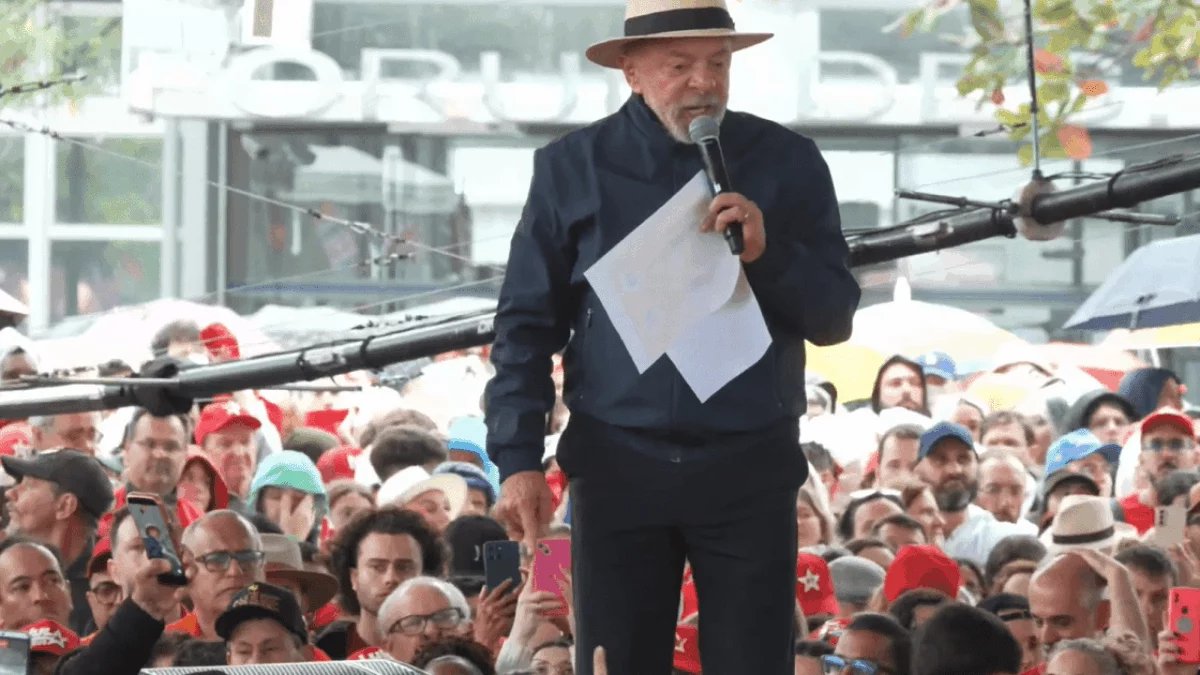 Lula diz em Florianópolis que agronegócio deveria “se ajoelhar” para ele
