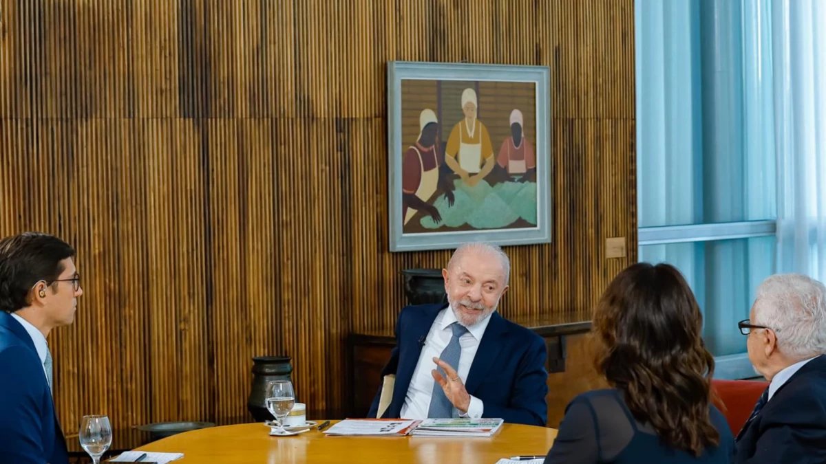 Lula repete desinformação sobre Nossa Senhora Aparecida em entrevista e desconversa ao ser corrigido
