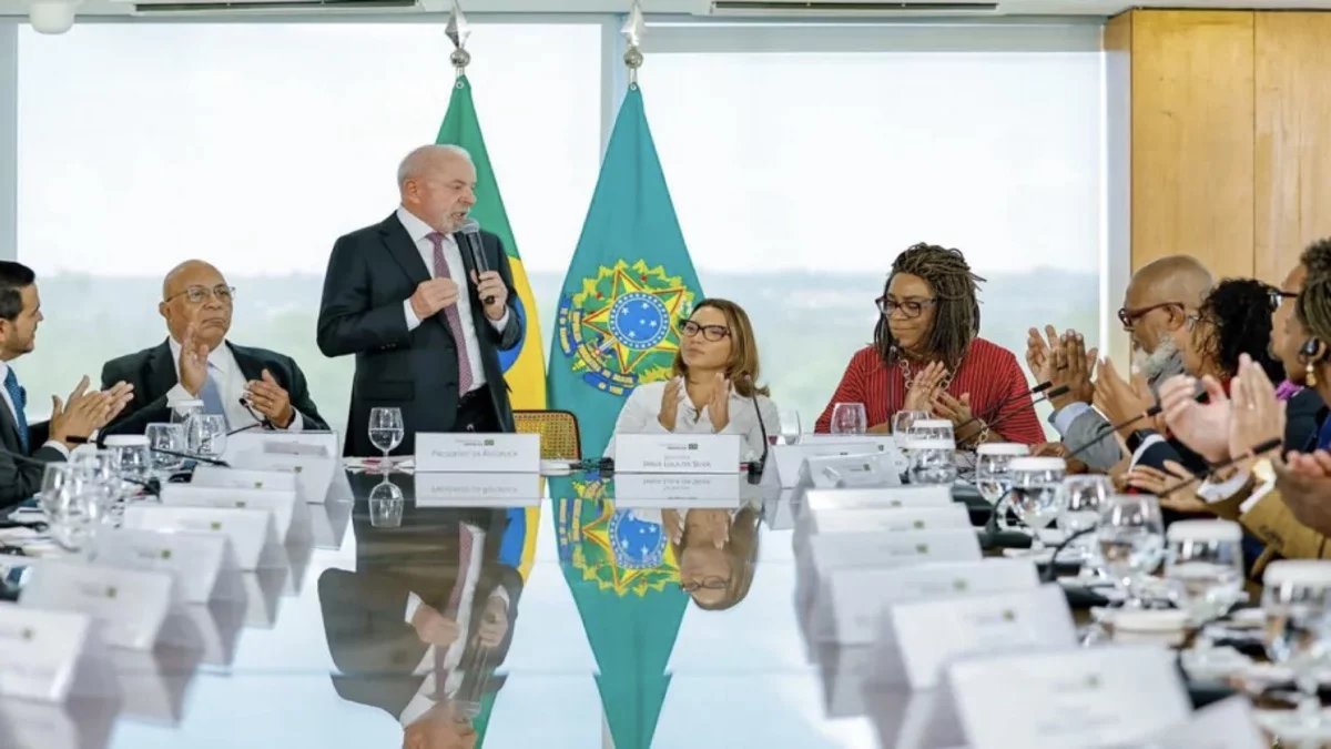 Lula cita sangue de Cristo, estrela e a própria barba ao falar de símbolos do PT com pastores