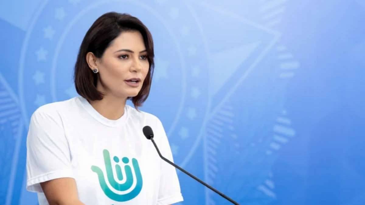 Michelle Bolsonaro é internada em Brasília com quadro de enxaqueca refratária