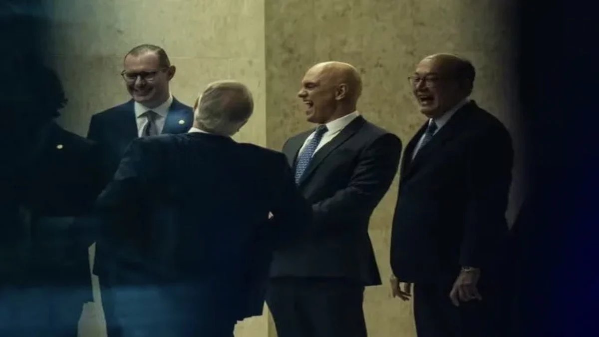 Foto de ministros do STF sorrindo em meio a crise gera críticas e reacende pedidos de impeachment