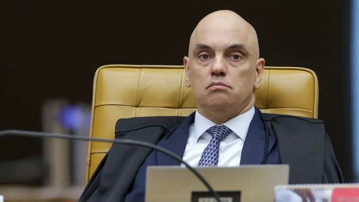 Moraes critica investigação de ofício de Mendonça no caso Banco Master, mas já adotou prática semelhante no STF