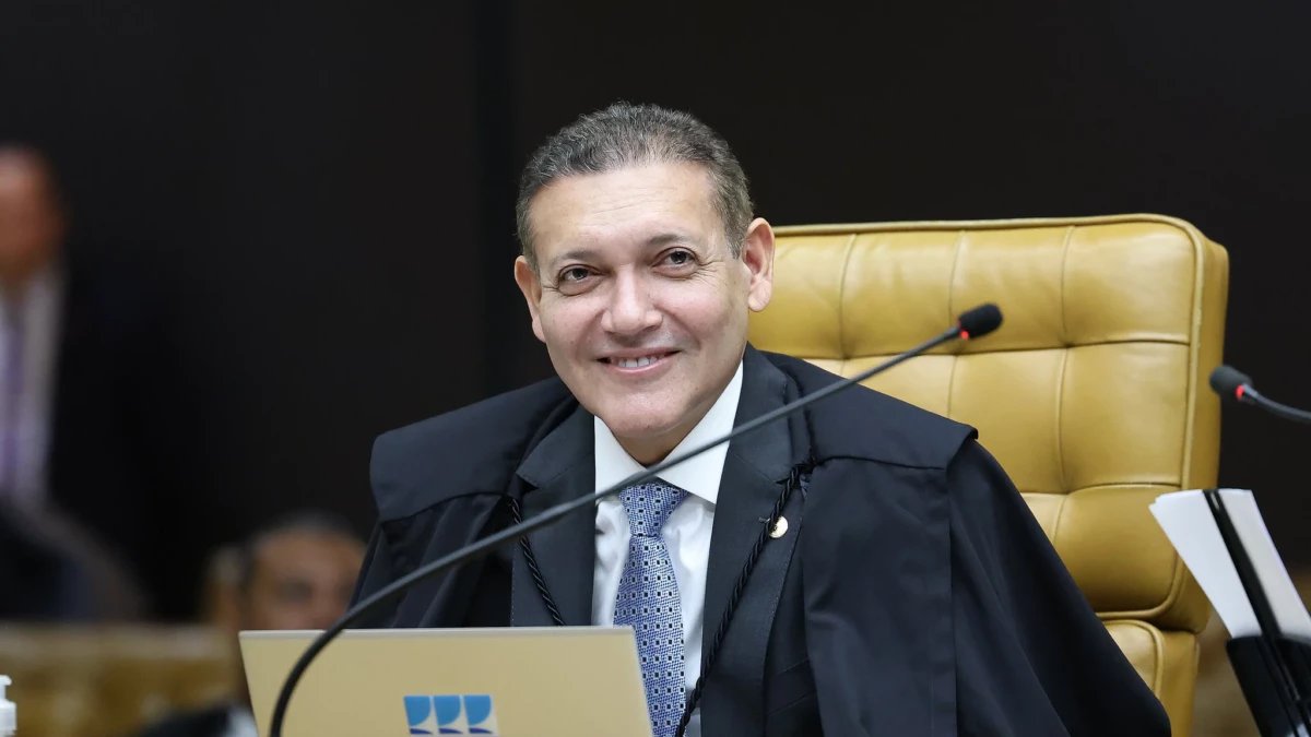 Nunes Marques rejeita pedido do PT para remover live de Flávio Bolsonaro com carta do ex-presidente