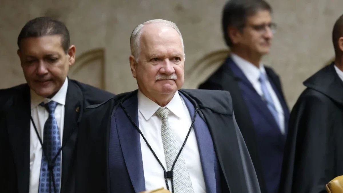 Novo aciona Fachin para reverter troca de relatoria no caso que envolve Moraes e Vorcaro