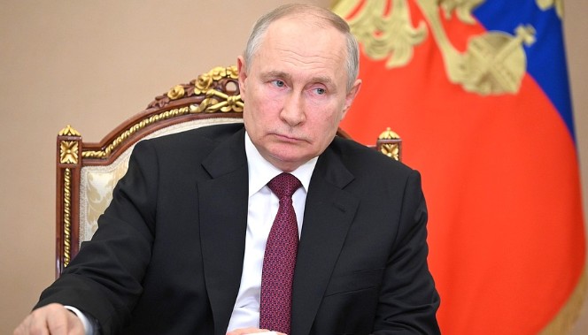 Rússia manterá apoio ao Irã, diz Putin a Pezeshkian em cúpula da OCX