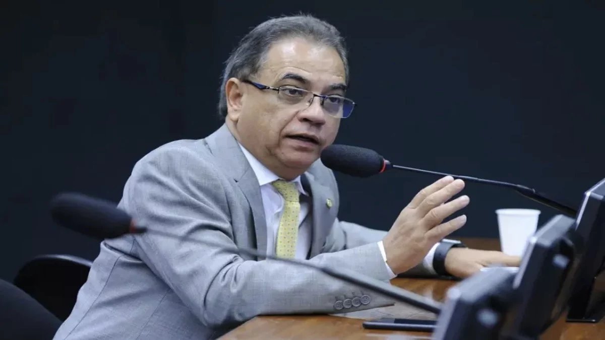 Ronaldo Fonseca renuncia a candidatura ao Senado no DF e apoia Bia Kicis e Michelle Bolsonaro