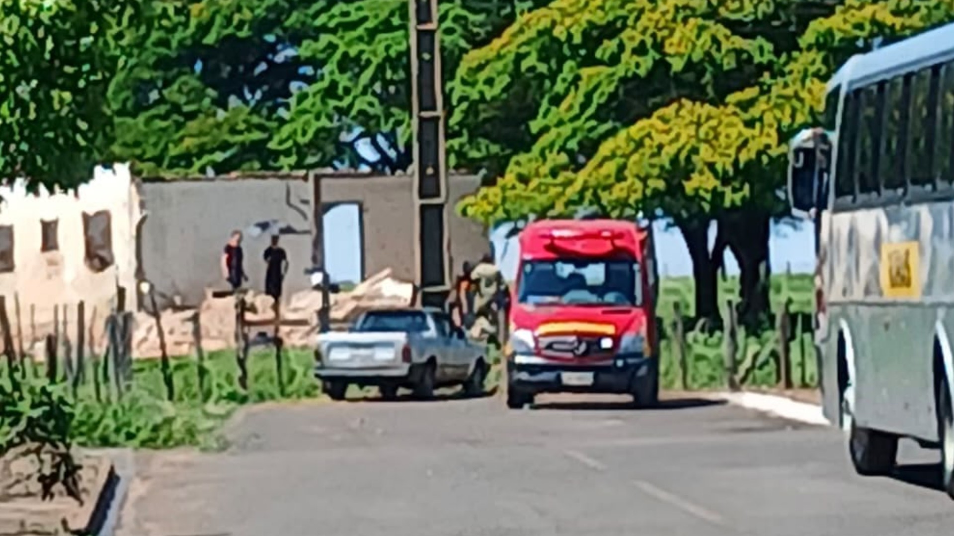Homem de 55 anos fica gravemente ferido após parede desabar durante demolição em Martinópolis