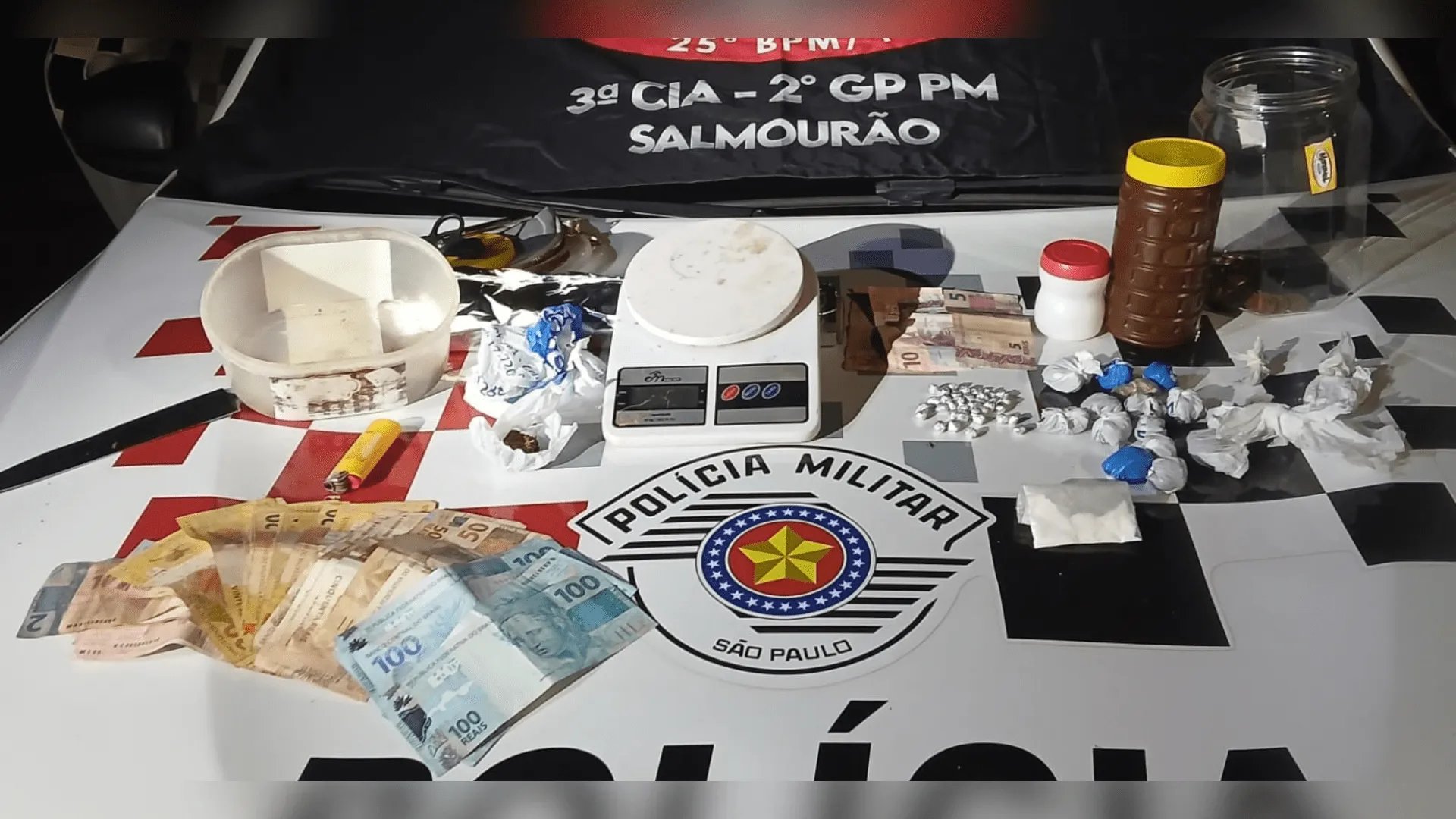 Mãe e filho são presos por tráfico de drogas em Salmourão (SP)
