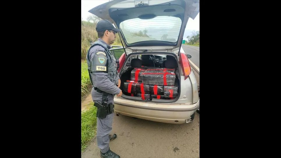 Adolescente é apreendido com 320 kg de maconha após fugir de abordagem em Pirapozinho