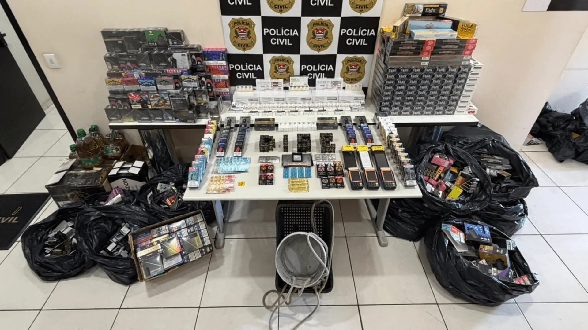 Operação Sacada prende três pessoas por venda de vapes com THC e remédios irregulares em Presidente Prudente